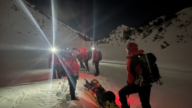 Планински спасители успяха да открият алпинист, подхлъзнал се на висока