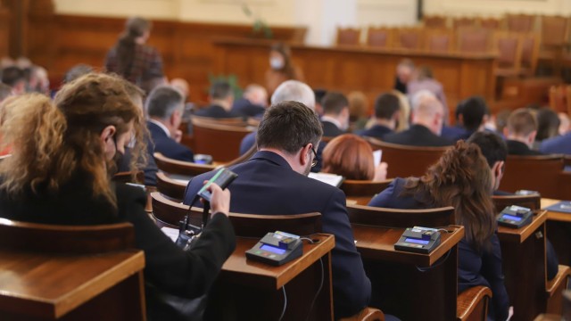 ДПС настоява за изслушване на министъра на финансите Асен Василев