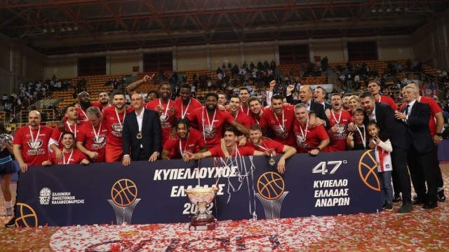 Най добрият български баскетболист Александър Везенков спечели първи трофей с