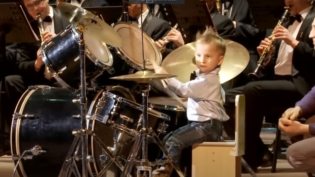 Идеята за тригодишно дете и барабани би изплашила повечето родители