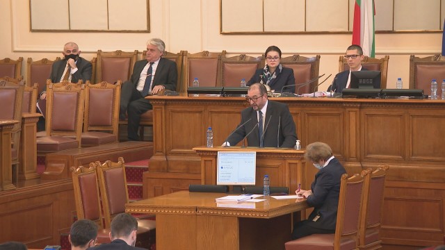 Проверяват депутат за нарушаване на карантина Случаят е от началото