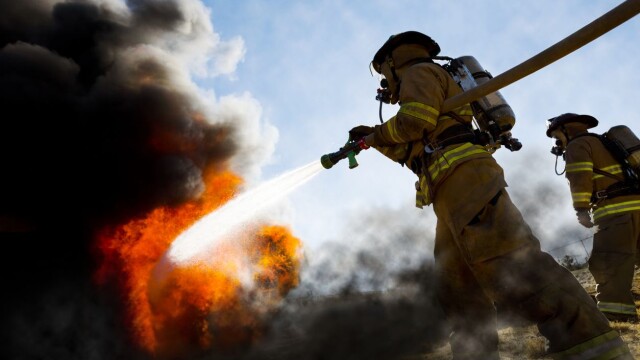 Пожарникари заплашиха с протестни действия ако искането им за по високо