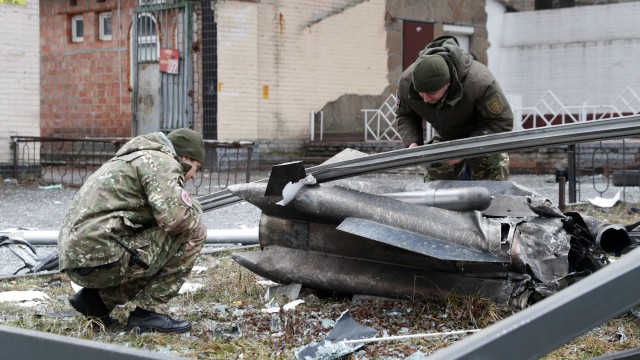 В Украйна продължават да се чуват взривове и в момента