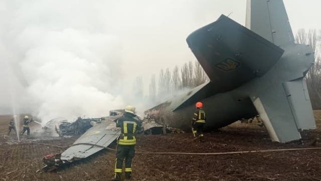 Украински военен самолет се разби близо до Киев Това съобщи