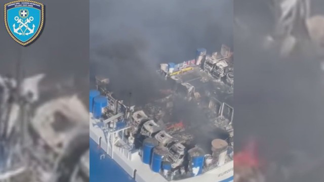 Кадри показват първите минути от пожара на ферибота Юрофери Олимпия