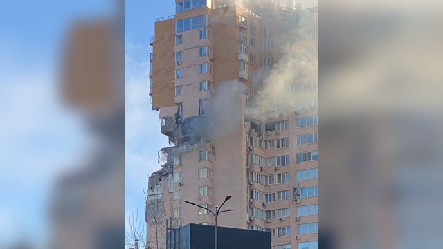17 етажен блок в киевския Лобановски проспект 6А е бил ударен