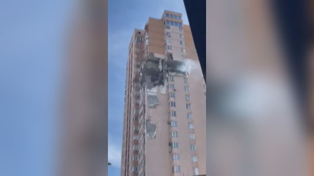 Жилищен блок в Киев 17 етажет беше ударен тази сутрин