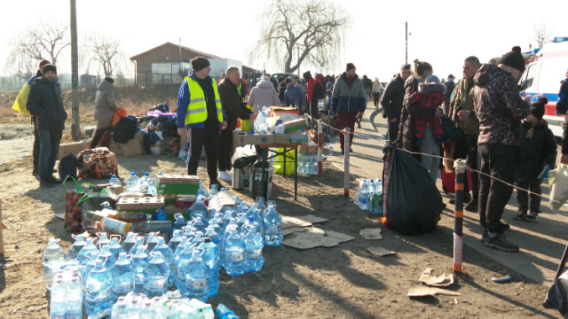 Все повече хора от Украйна се струпват на граничите пунктове