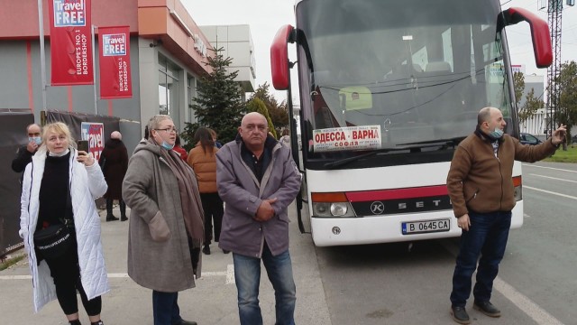 Българските власти все още изчакват, за да евакуират сънародниците ни