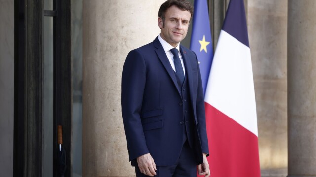 Френският президент е под натиск заради връзките си с американската