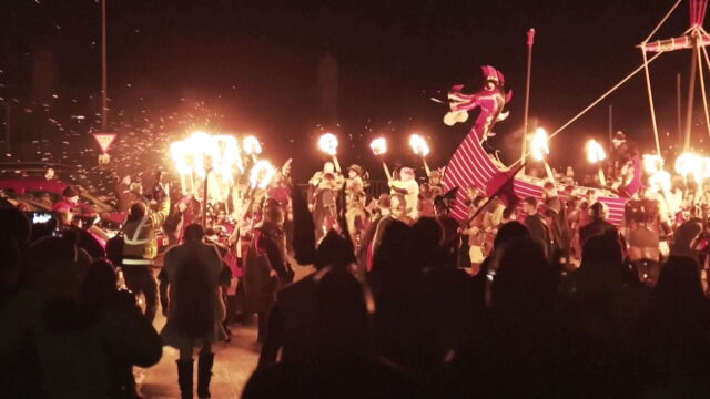 Най големият огнен фестивал в Европа се проведе на Шетландските острови
