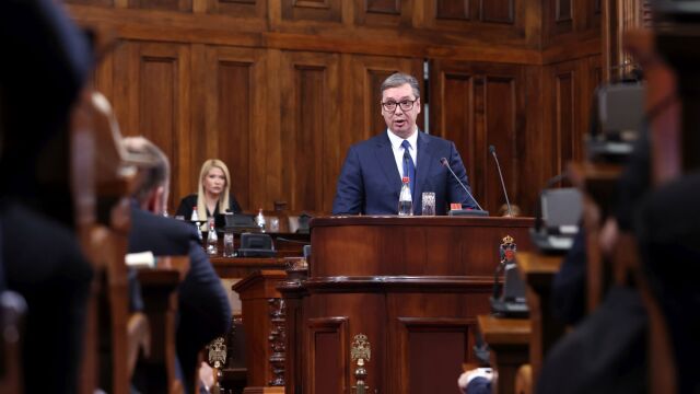 Сръбският президент Александър Вучич смекчи тона към Косово. Той призова