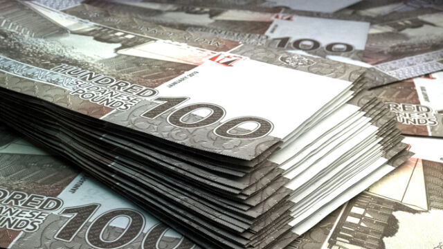 Милионер от Обединеното кралство който сам е постигнал всичко с