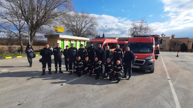 58 спасители и пожарникари от Пловдив и София с общо