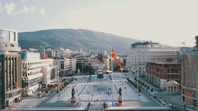 При значително обтегнати отношения между Скопие и София утре българите