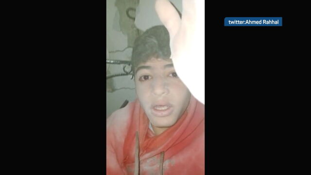Момче от Сирия затрупано под развалините след мощните трусове