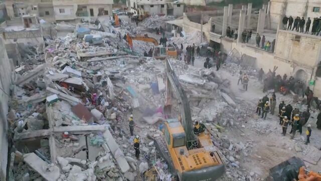 Сателитни снимки показват мащабите на разрушенията в турските градове след