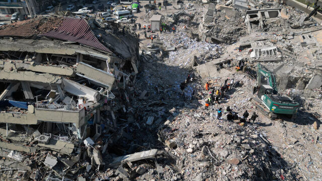 Броят на жертвите при катастрофалните земетресения в Турция и Сирия
