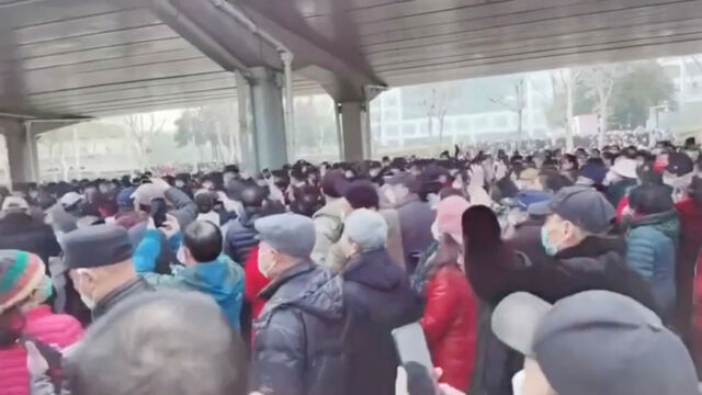 Стотици пенсионери протестираха в сряда в китайските градове Далян и