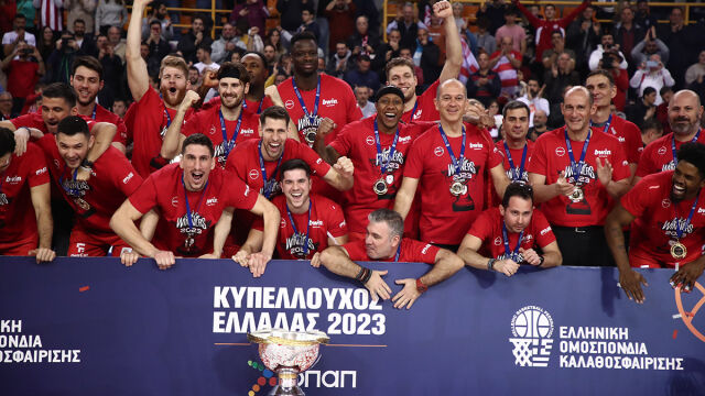 Купата на Гърция остана в Олимпиакос, Везенков над всички (ВИДЕО)