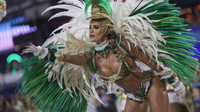 Цветове музика живот Емблематичният карнавал в Рио де Жанейро се