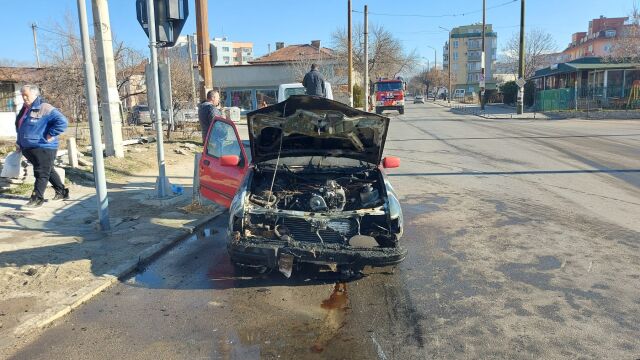 Кола се е самозапалила на жп прелеза в благоевградския квартал