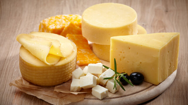 Каква е цената за килограм кашкавал или сирене ако си