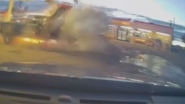Камион се заби в бензиностанция в американския щат Ню Мексико