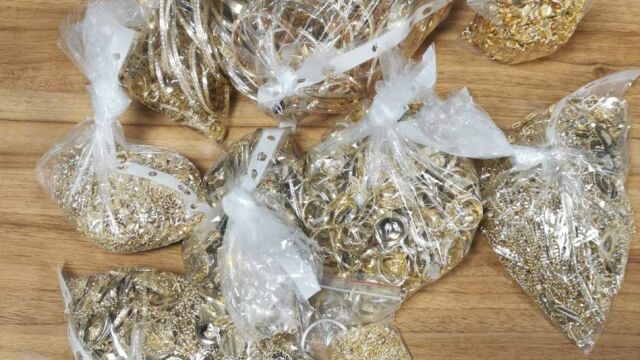 Над 1 кг контрабандно пренасяни златни бижута са открити от