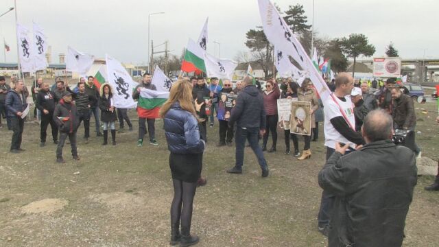 Членове и симпатизанти на партия Възраждане блокираха и граничния пункт