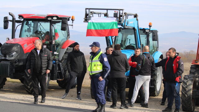 Властта подписа споразумение с част от протестиращите земеделци които вдигнаха