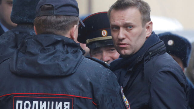 Алексей Навални е умрял в колонията съобщават сухо повечето руски