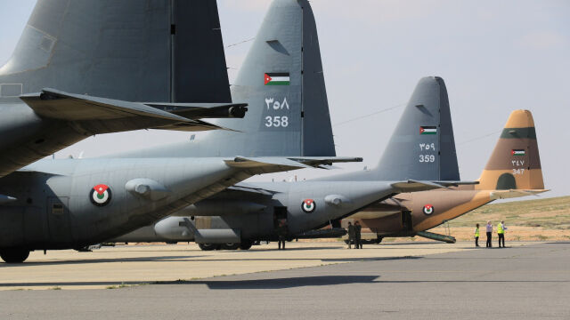 Йордания изпрати самолети с помощ за Ивицата Газа Пакети с