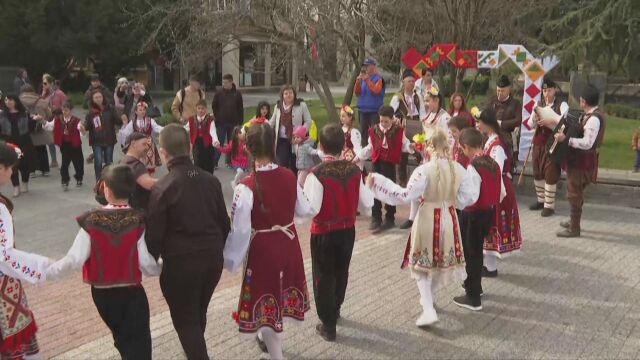 В Пловдив се изви хоро в подкрепа на хората с редки