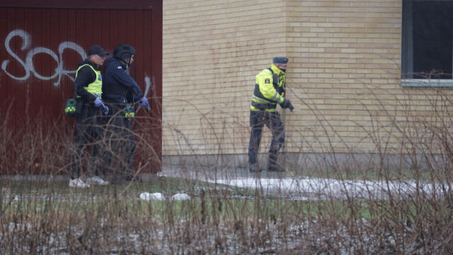 Шведската полиция съобщи във вторник че петима души са били простреляни