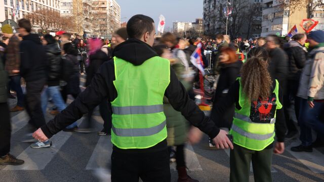 Не стихват протестите в Сърбия Десетки хиляди пенсионери се събраха