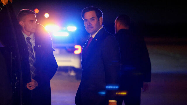 Самолетът на американските военновъздушни сили превозващ държавния секретар Марко Рубио