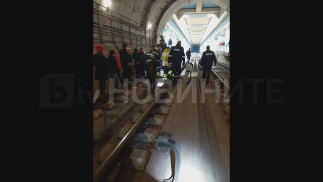 Мъжът който пострада днес по рано в столичното метро остава за лечение