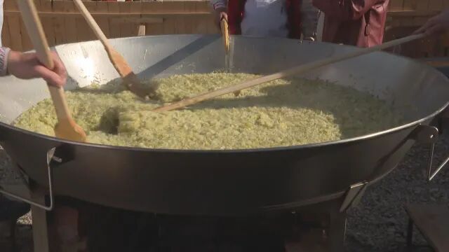 Празникът на сланината и греяната ракия в Априлци отново посреща