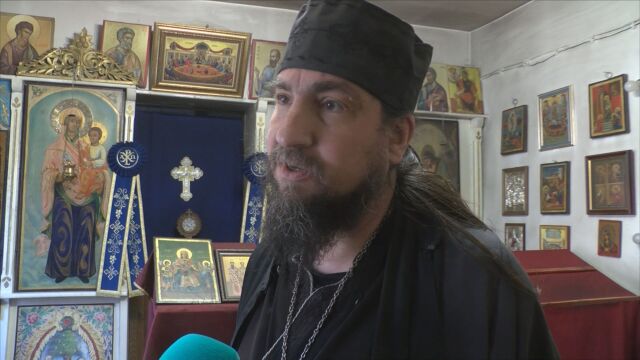 Млад игумен на манастир с богата история успява да го