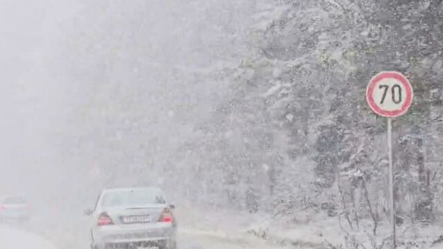 Движението на камиони над 12 тона по пътя Симитли