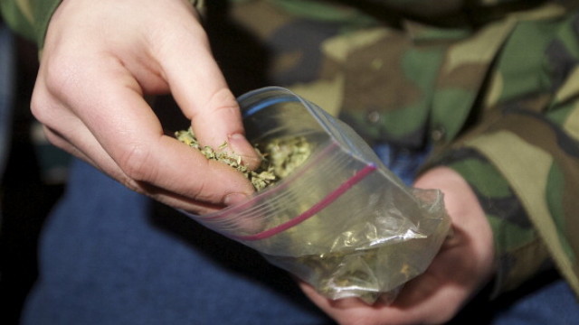 Полицаят който беше арестуван за притежание на големи количества марихуана