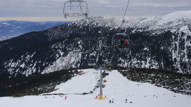 Служител на хотел в Банско отмъкна ски екипировка на чужденец