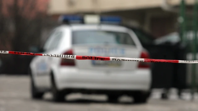 В Плевен мъж нападна автомобил на районния съд 33 годишният се
