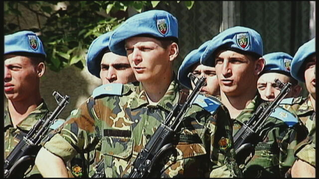 Около 6000 свободни места има в българската армия Причините за
