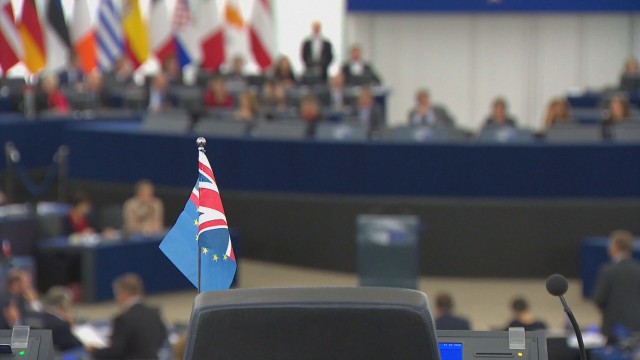 Какво ще се случи с местата на британските евродепутати в Страсбург след брекзит?