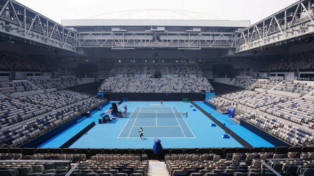 Тенисистите в Австралия се борят за въздух на кортовете (ВИДЕО)