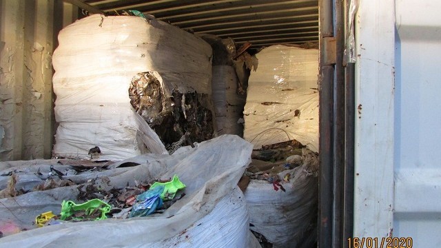 Прокуратурата във Варна започна разследване за открития на пристанището боклук