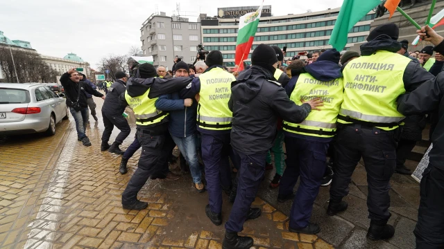 Протест пред НС