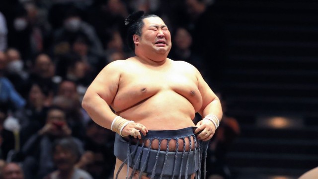 Сълзите на сумо шампиона (ВИДЕО)